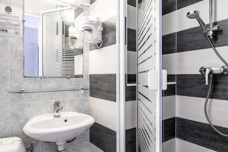 Bathroom 4, Hôtel Rouen Alba, Seine-Maritime