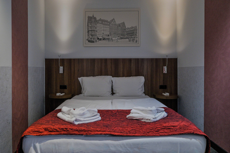 Bedroom 2, Ramada by Wyndham Frankfurt Central Station, Frankfurt am Main