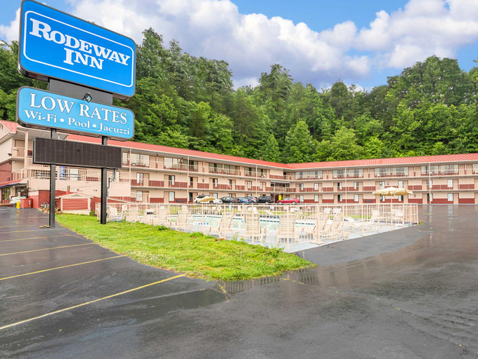 Exterior & Views 1, Bear Mount Inn & Suites, Sevier