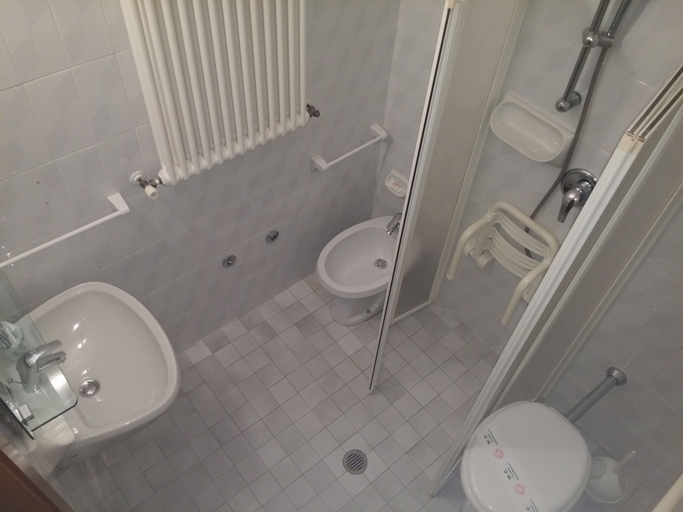 Bathroom 5, Hotel Memory, Rimini