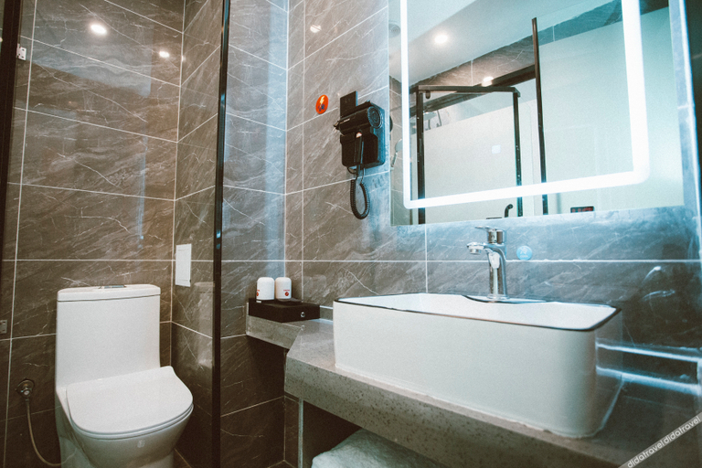 Bathroom 3, Junyi Hotel Chain (Jingchuan Jingzhou Street Store), Pingliang