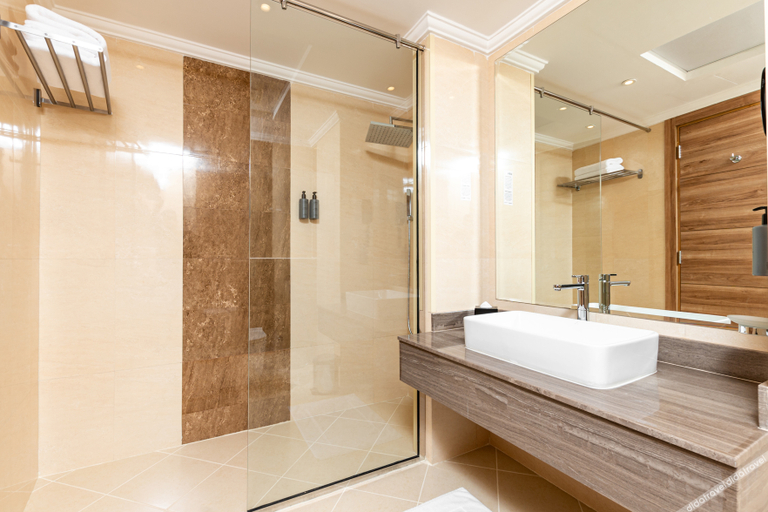 Bathroom 5, Pyramisa Hotel Apartments Dubai, Dubai