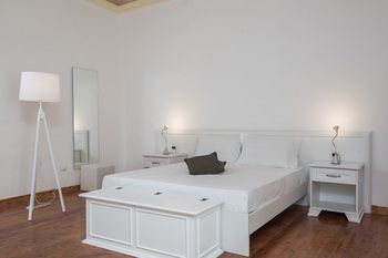 Others 3, Ada Suites, Lecce