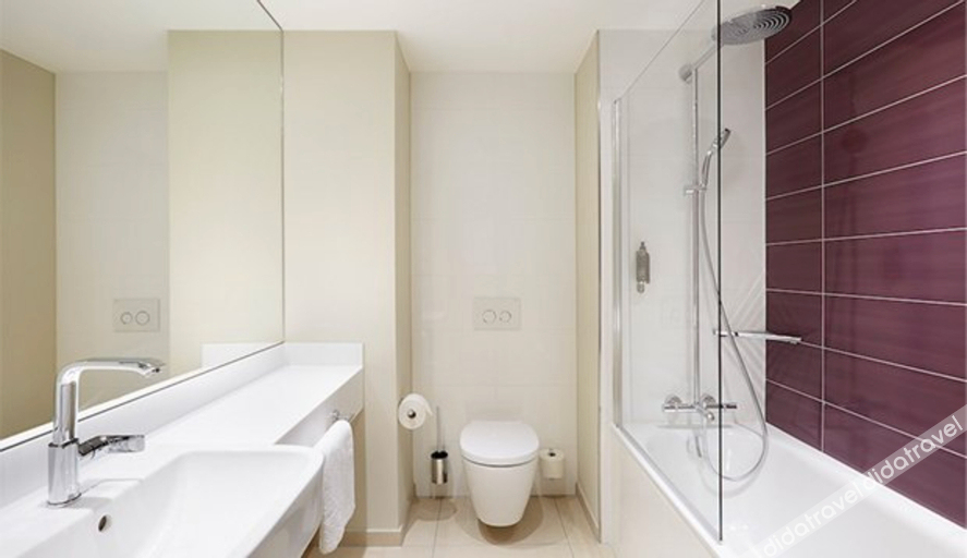 Bathroom 3, Premier Inn Barnsley - Dearne Valley, Barnsley