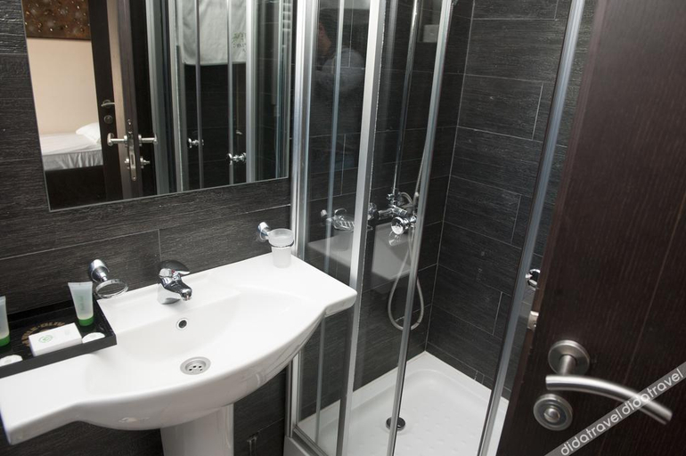 Bathroom 3, Hotel Crnogorska Kuca