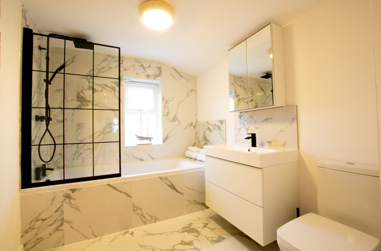 Bathroom, Salisbury Residences by Charles Hope, Wiltshire