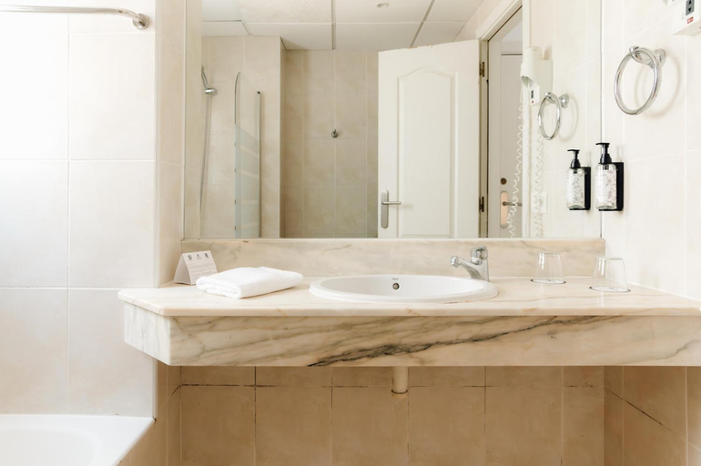Bathroom 5, Hotel Marina Parc by MIJ - All Inclusive, Baleares