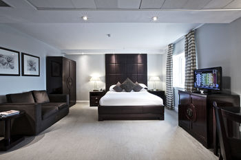 Others 5, Stamford Bridge Hotel London, London