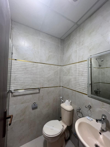 Bathroom 3, Rotana Palace Suites, Qasr an-Nil