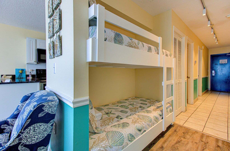 Room 3, 1003 Ocean Breeze 1 Bedroom Home, New Hanover