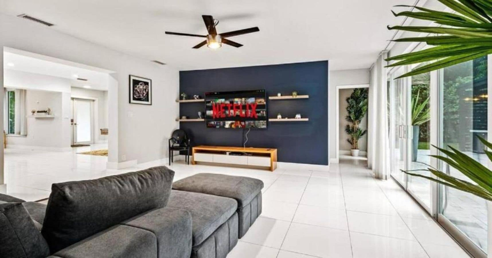 Living area 2, The Lagoon Miami's Exclusive Glam Grotto, Miami-Dade