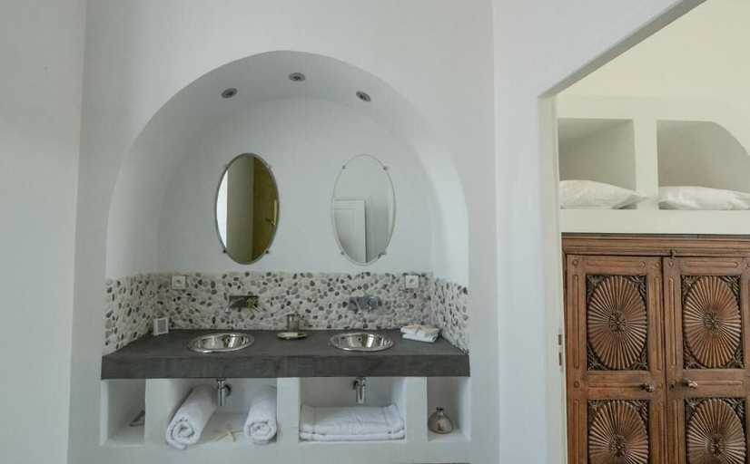 Bathroom 3, Domaine de la Bedosse, Gard