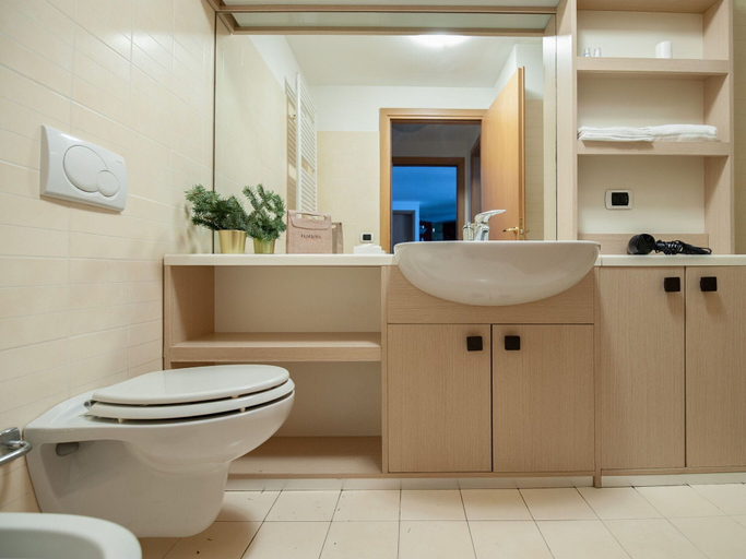 Bathroom 5, Residenze Holiday Park by Halldis, Brescia
