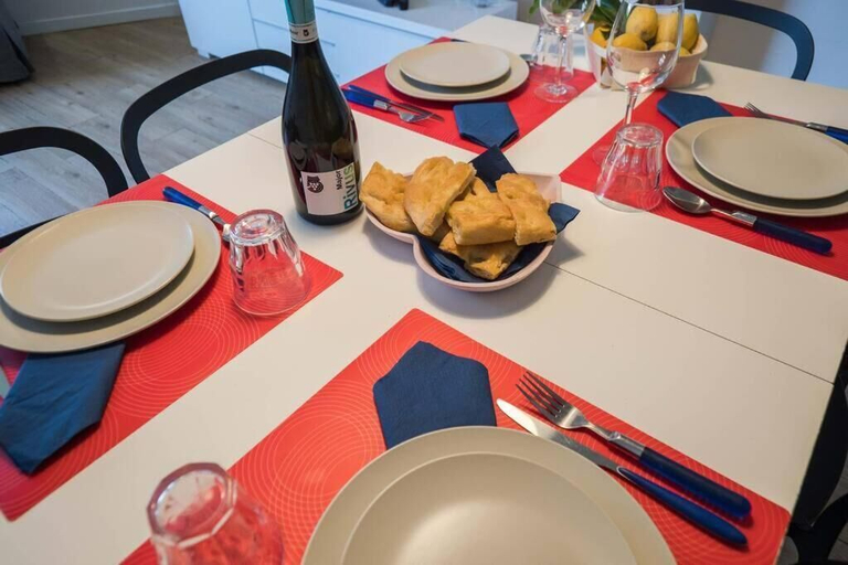 Food & Drinks 5, Scimiscia 2-bedroom Apartment with AC, La Spezia