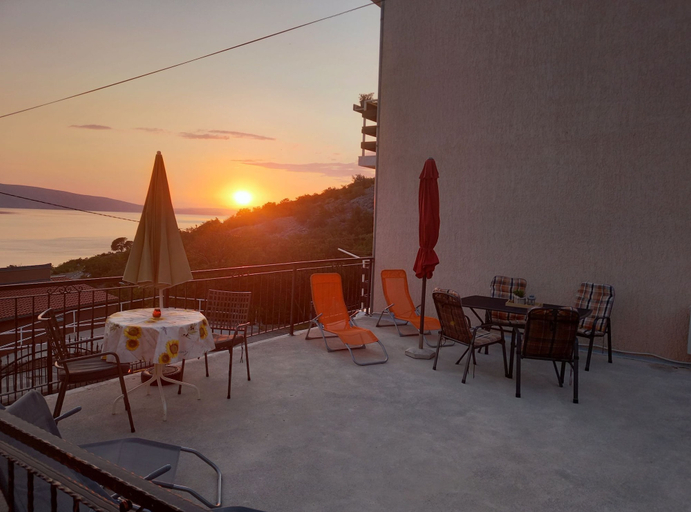 Food & Drinks, Apartments Luka & Leona, Senj