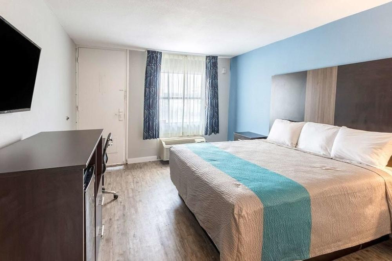 Bedroom 4, Super 8 by Wyndham Mineral Wells, Palo Pinto