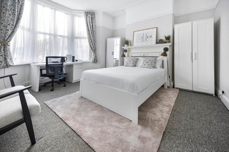 Bedroom, Cardiff Guesthouse & On-Street Parking, Cardiff