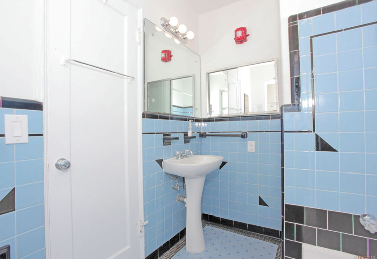 Bathroom 3, Bikini Hostel, Café & Beer Garden Free Breakfast & Dinner!, Miami-Dade