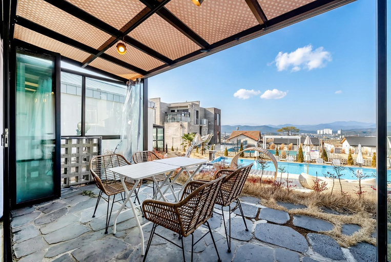 Exterior view 4, Gyeongju Heybreeze Pool Villa, Gyeongju