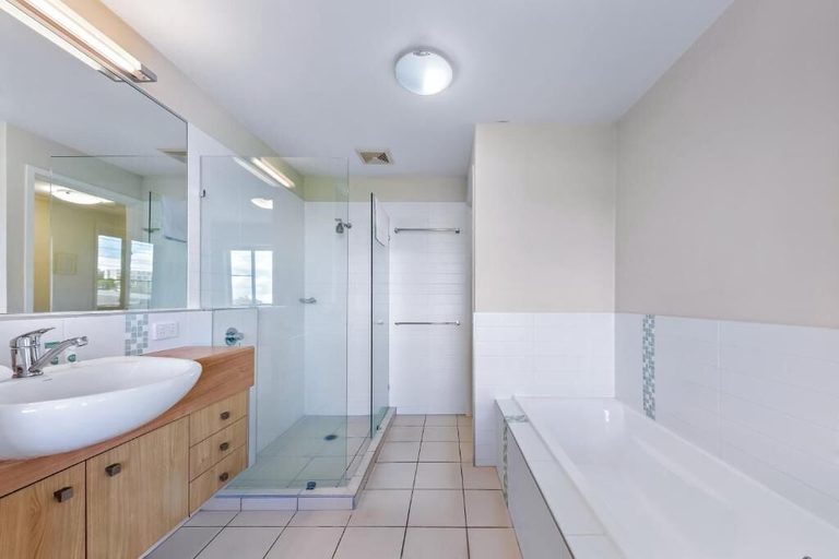 Bathroom 3, Summit Apartments Airlie Beach, Whitsunday