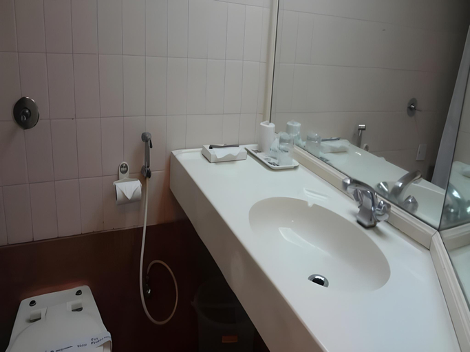 Bathroom 4, Hotel Rang Sharda, Mumbai Suburban