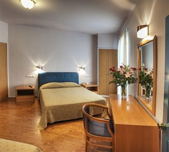 Others 4, Iniohos Hotel, Attica
