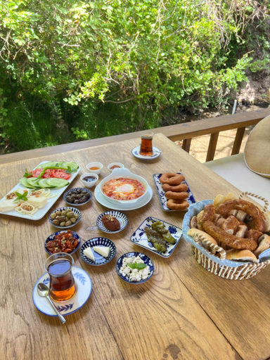 Food & Drinks, Pavelin yeri, Edremit