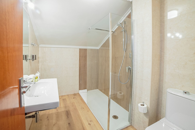 Bathroom 5, Aparthotel Playas de Liencres, Cantabria