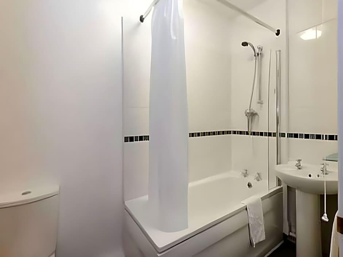 Bathroom 2, Channings Hotel, Bristol