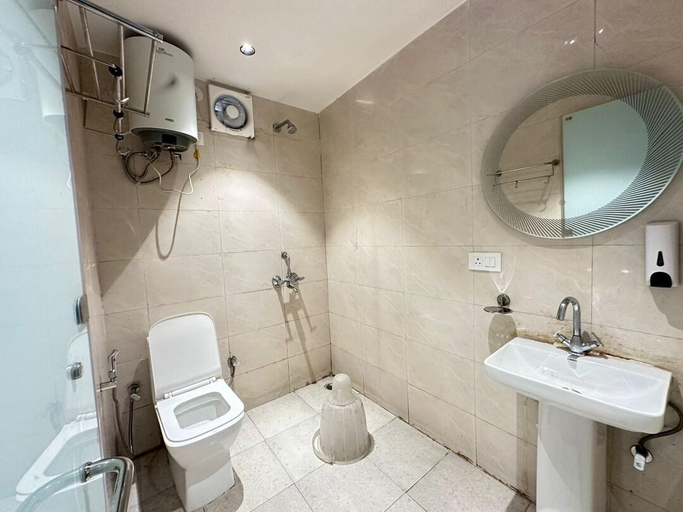 Bathroom 2, Rivaz Hotel And Restaurant, Delhi