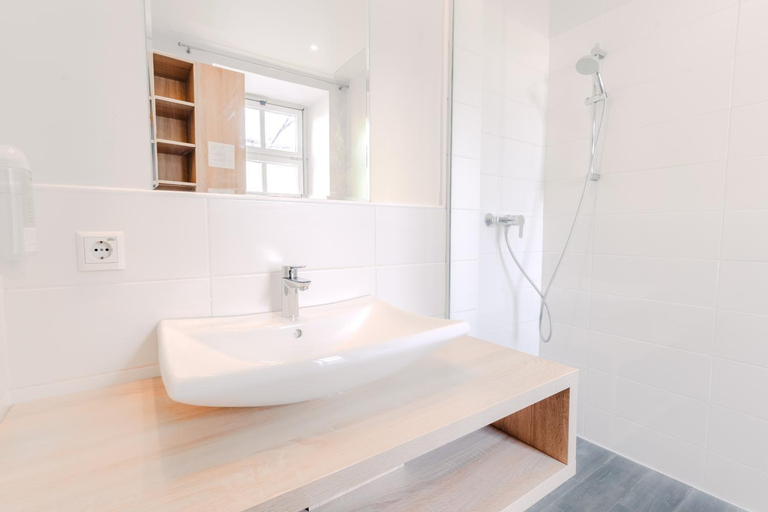 Bathroom 3, Urban Stay Salzburg City, Salzburg