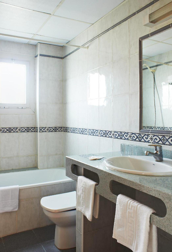 Bathroom 4, BLUESEA Copacabana, Girona