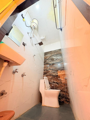 Bathroom, Hotel Saksham Palace, Faizabad