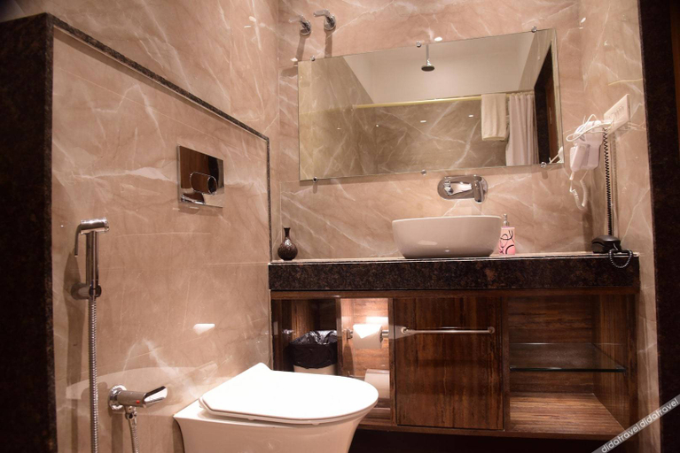 Bathroom 3, HOTEL CRESENT VILLA, Varanasi
