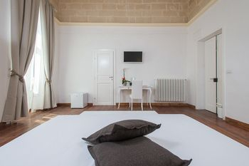 Others 5, Ada Suites, Lecce