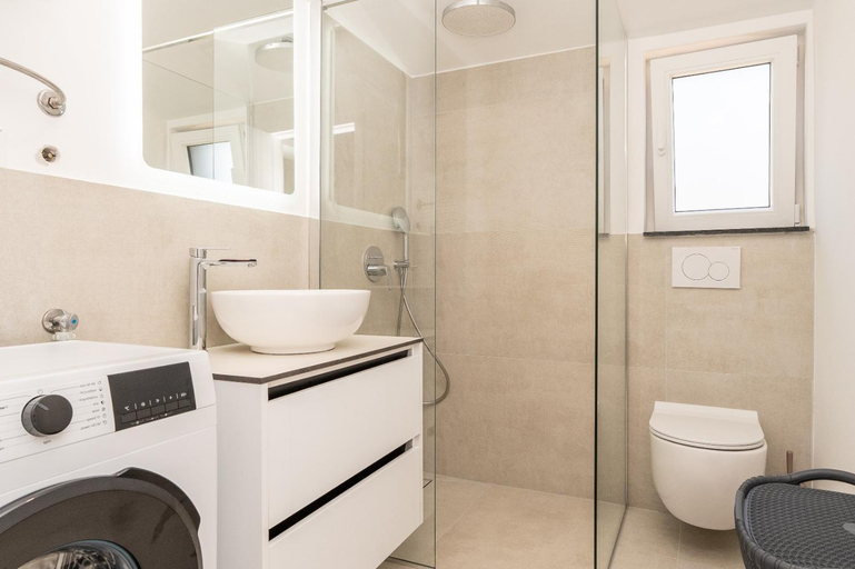 Bathroom 2, Aenona sea view apartments, Nin