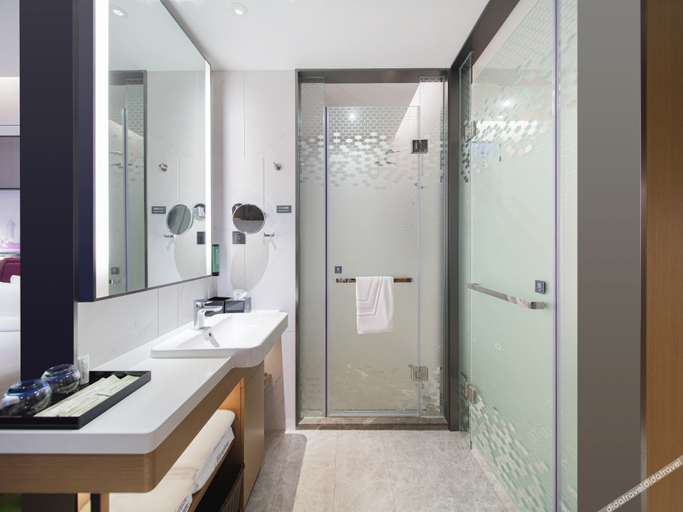 Bathroom 5, Hampton by Hilton Shenzhen Longhua Qinghu, Shenzhen