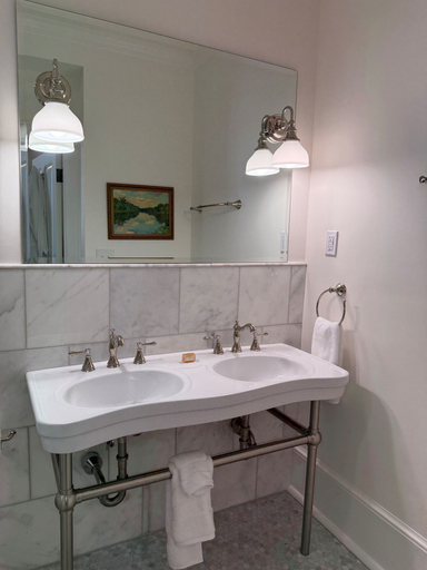 Bathroom 5, Hotel Everett, Fairfield