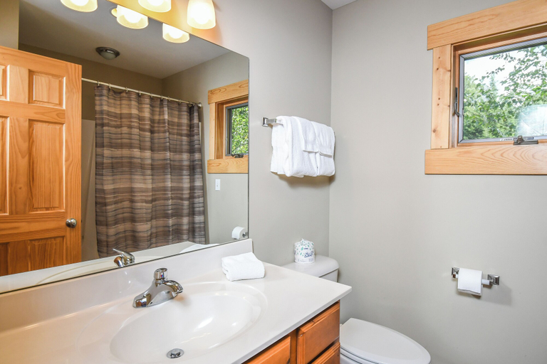 Bathroom 3, Canopy Escape by Taylor Made Deep Creek, Garrett