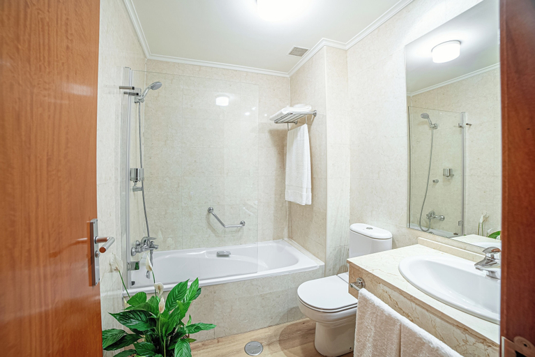 Bathroom 5, Aparthotel Playas de Liencres, Cantabria