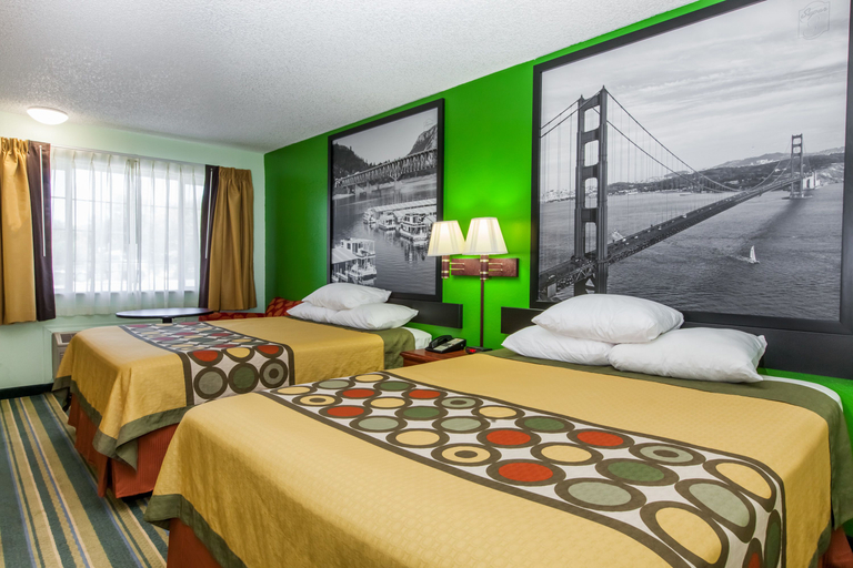 Bedroom 2, Super 8 By Wyndham Yreka, Siskiyou