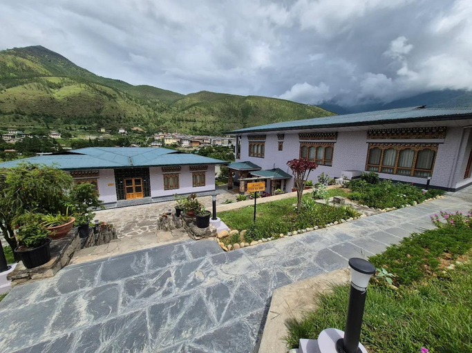 Exterior & Views