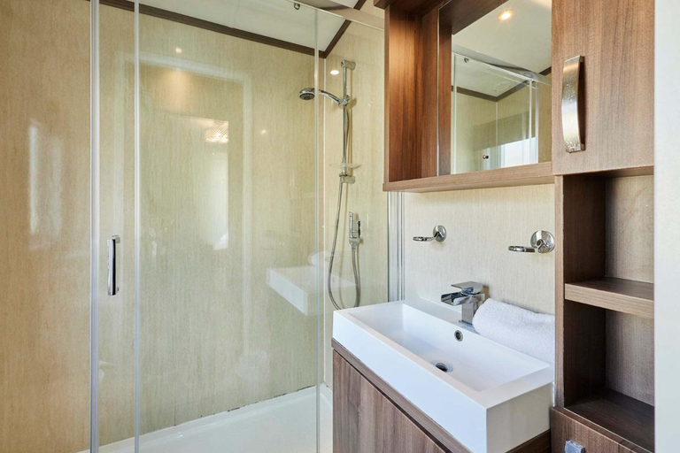 Bathroom 2, Lakeside Gem with Hot Tub, East Riding of Yorkshire