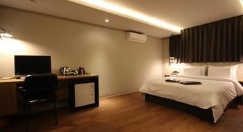 Others 5, Muri Hotel, Nam