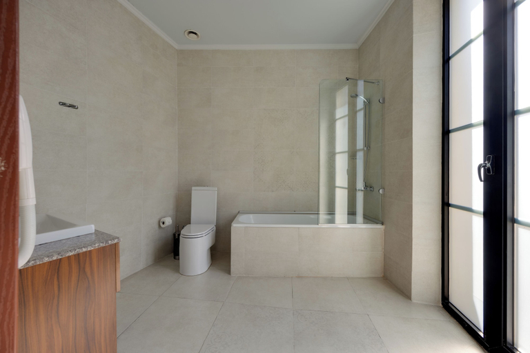 Bathroom 5, Astoria Tbilisi Hotel, Tbilisi