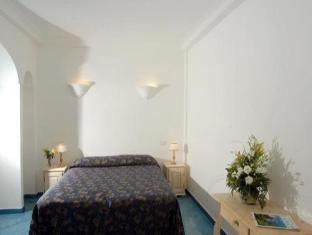 Others 5, Hotel Bussola, Napoli
