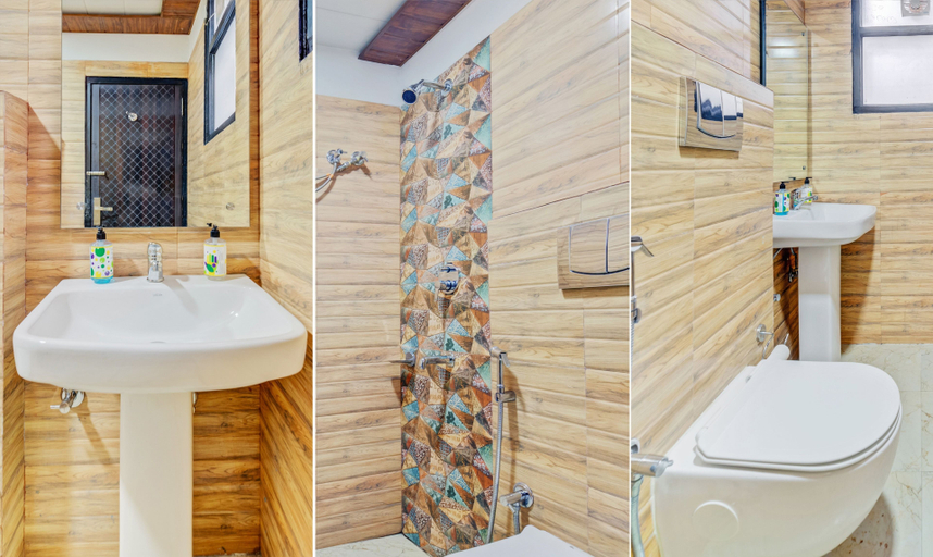 Bathroom, Nysha Palace, Delhi