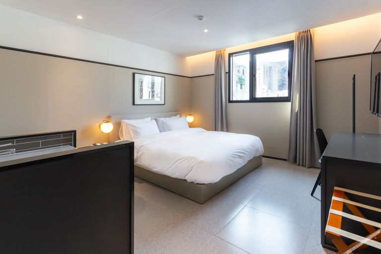 Bedroom 2, Geojedo Okpo Brown Dot Geoje Okpo Branch, Geoje