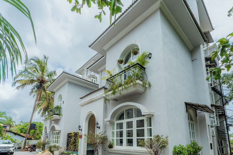 Exterior 2, ELIVAAS Vacasa 5BHK PetFriendly & Pool, North Goa