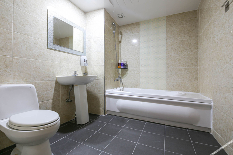 Bathroom, Namwon Hong Kong, Namwon